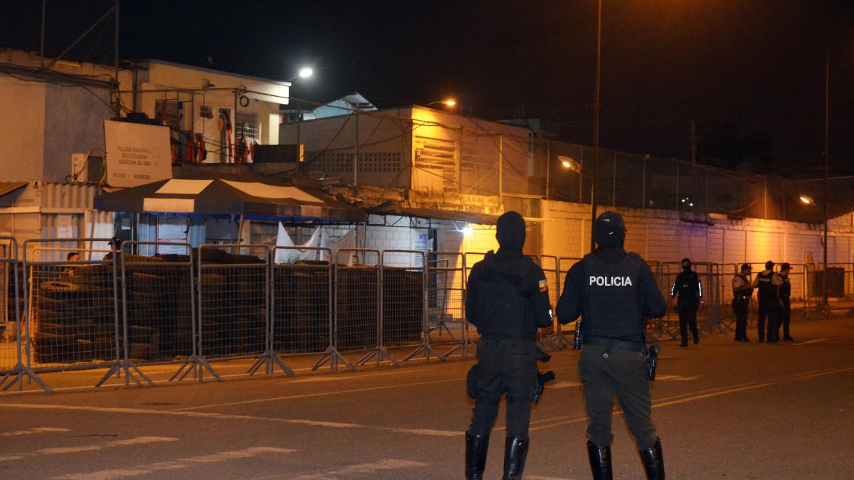 cel putin 31 de detinuti au murit intr o inchisoare din ecuador dupa o posibila rafuiala intre bande rivale