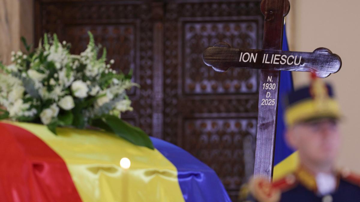 guvernul a platit 27 000 de euro pentru funeraliile de stat si mormantul lui ion iliescu