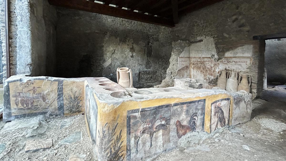 in pompei exista o zona de street food iar acolo a fost gasit acum un obiect rar egiptean realizat in alexandria