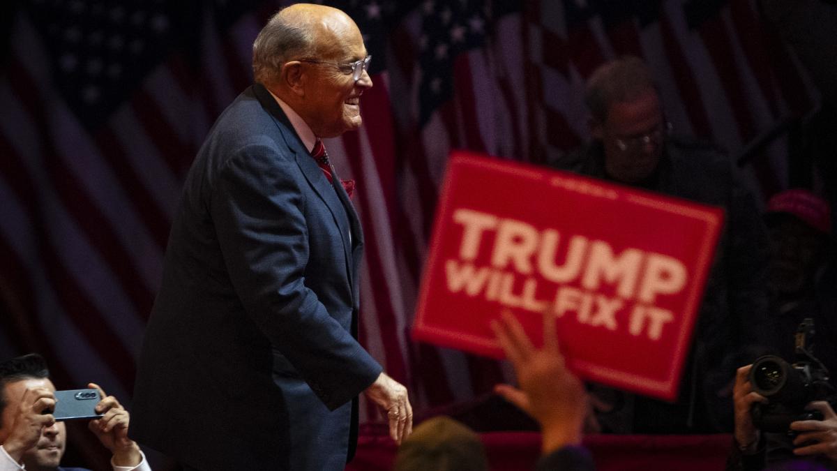 trump a gratiat zeci de persoane implicate in tentativa de anulare a alegerilor din 2020