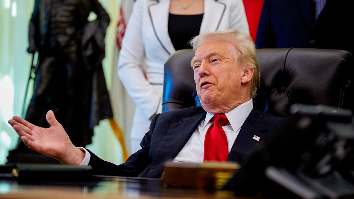 trump propune ca fiecare american sa primeasca 2 000 de dolari cu exceptia celor bogati