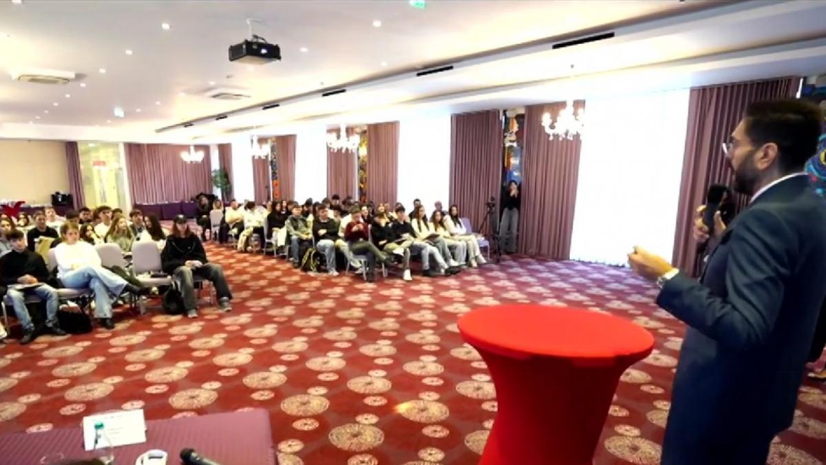 meet the hr specialist evenimentul unde tinerii afla bazele unei cariere de succes