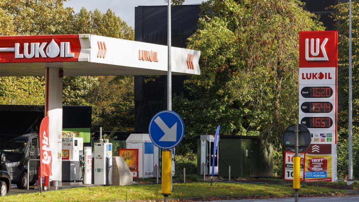 situatie critica in bulgaria tara mai are benzina doar pentru o luna din cauza sanctiunilor americane impotriva lukoil