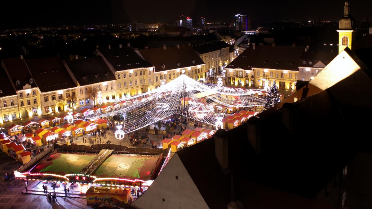 targul de craciun din sibiu se deschide vineri 14 decembrie 2025 ce artisti canta in prima seara si pana cand poate fi vizitat