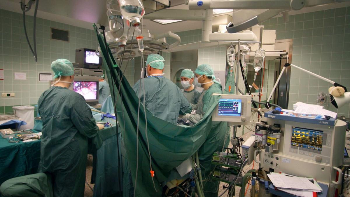 medicii i au scos o parte din plaman unei femei diagnoslticate cu cancer apoi si au dat seama ca au gresit si ca avea pneumonie