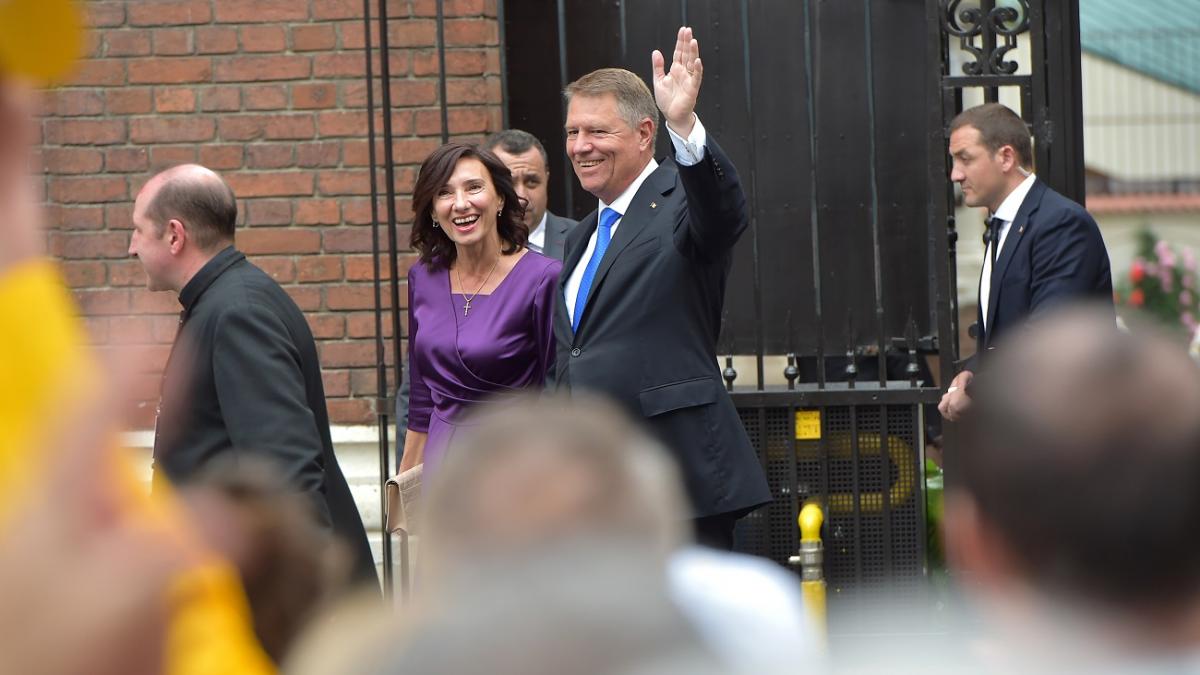 surse anaf va cere luni sechestru pentru casa in care locuiesc sotii klaus si carmen iohannis la sibiu