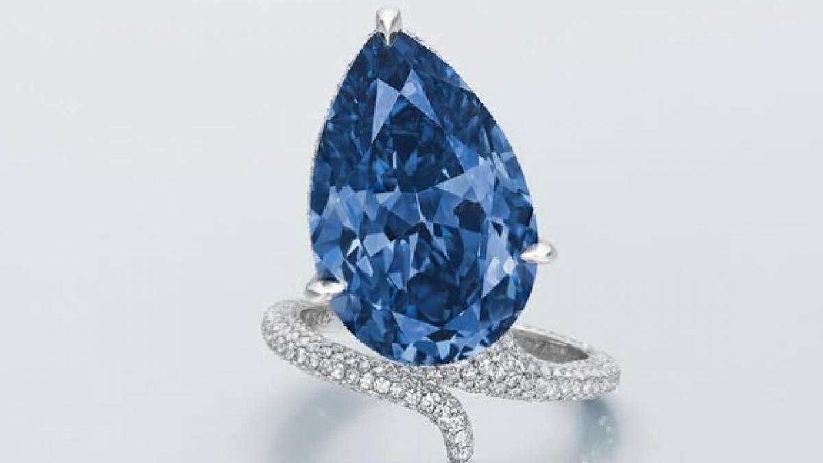 un inel cu un diamant albastru s a vandut la licitatie cu 25 de milioane de dolari