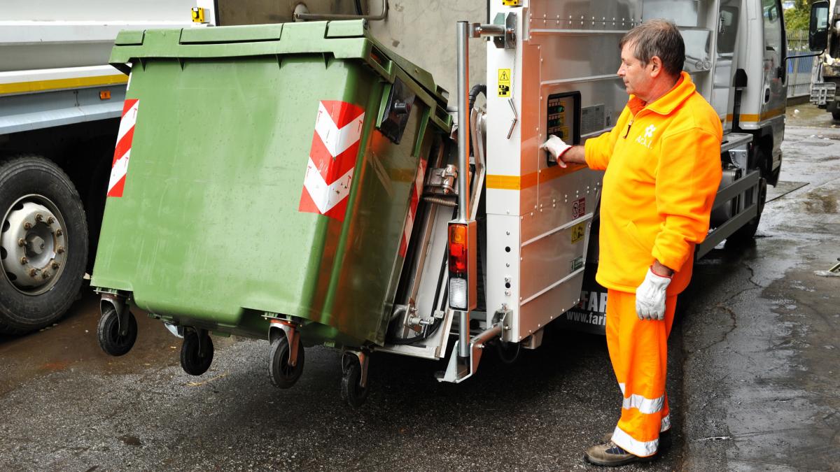 un sofer de la salubrizare a luat credite de 110 000 de lei pe numele colegilor cum actiona individul