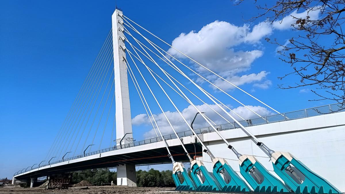 noul pod hobanat din arad va fi deschis in decembrie dupa ce a avut probleme tehnice inaintea receptiei din vara