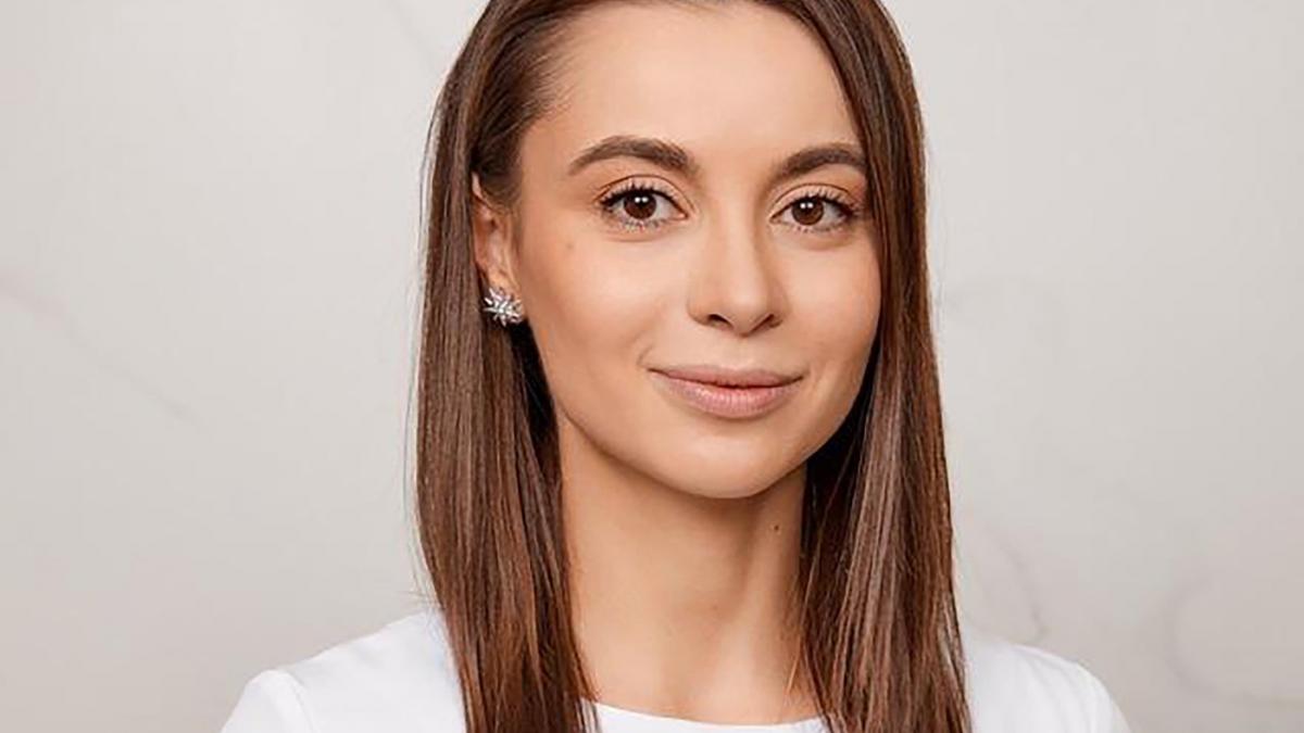 o doctorita esteticiana din rusia vedeta pe internet a fost trimisa pe front pentru ca i a gresit operatia la pleoape unei paciente