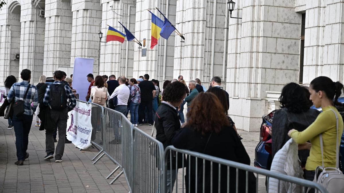 sapte din zece angajati la stat ar dori un salariu mai mare arata un studiu