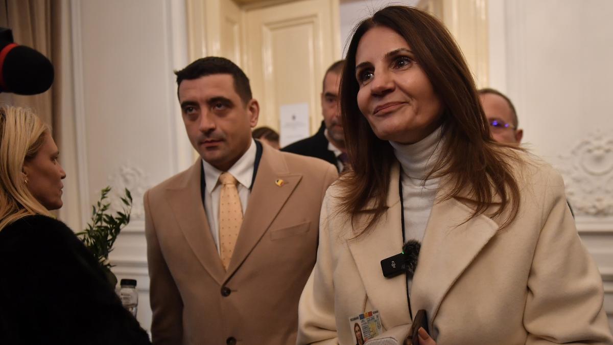 anca alexandrescu si a depus candidatura pentru primaria bucuresti este sustinuta de o alianta formata din aur pntcd si far