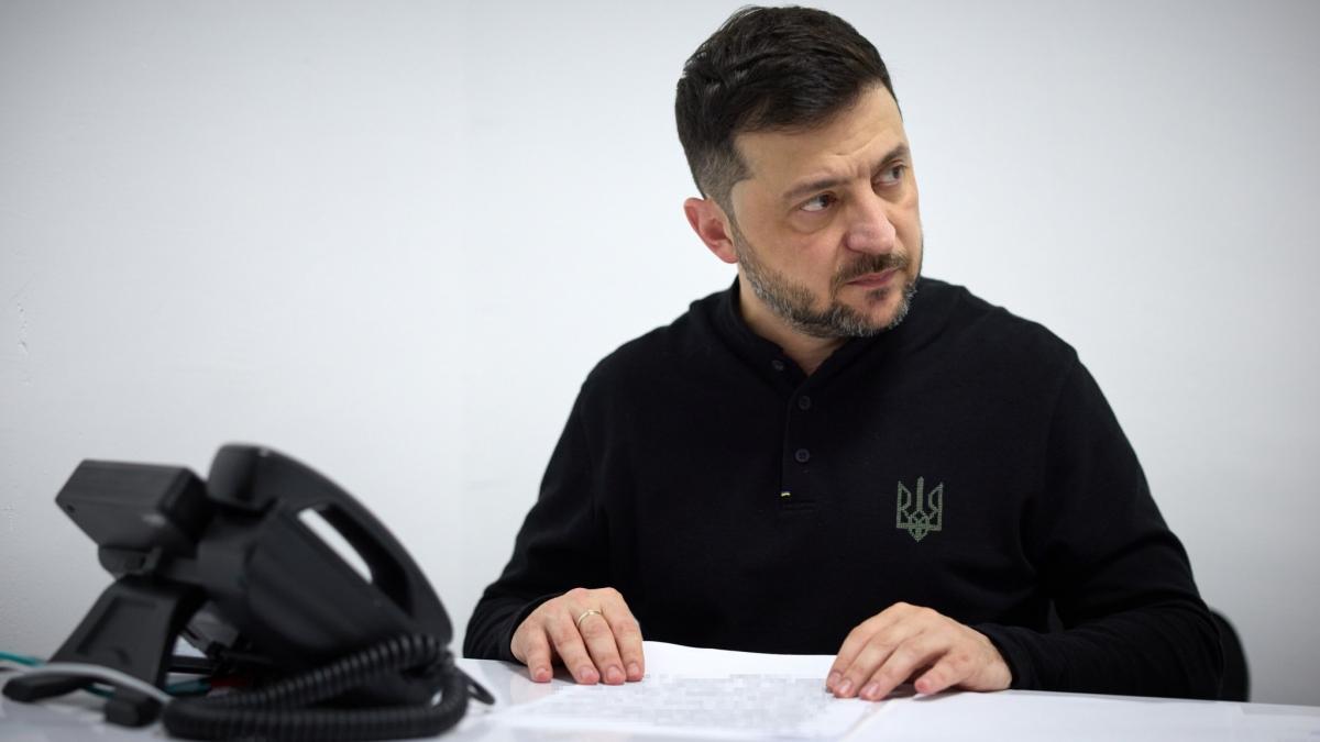 cnn uriasul scandal de coruptie din ucraina ii pune probleme lui zelenski in timp ce ucrainenii intra in a patra iarna de razboi