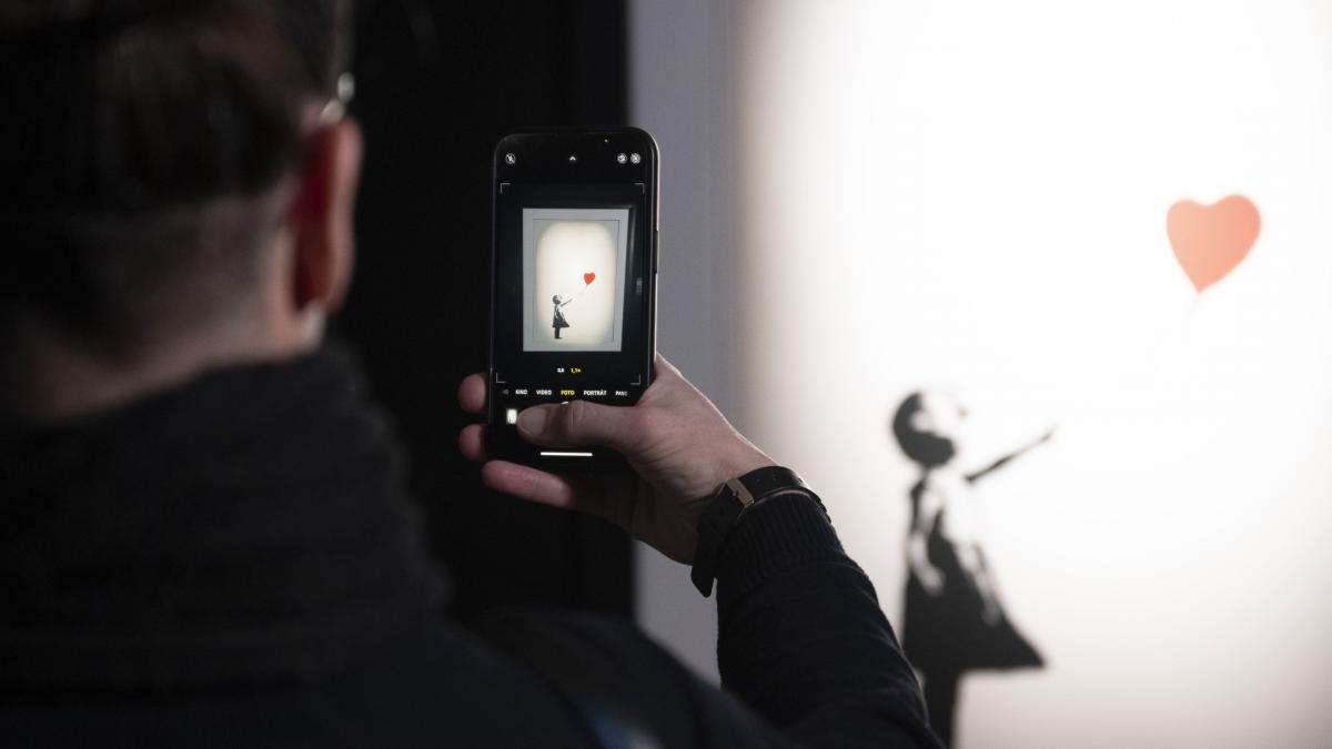 un barbat a fost condamnat la inchisoare pentru furtul unei creatii a lui banksy evaluata la peste 300 000 de euro