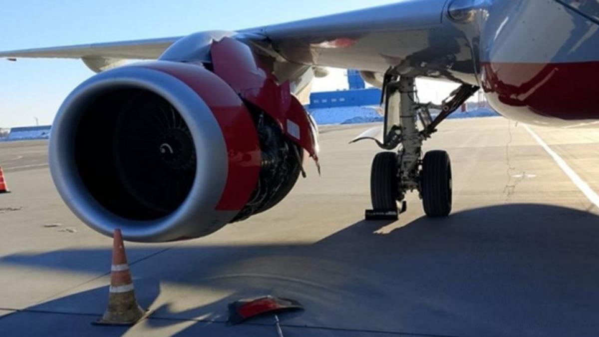 un avion rusesc a inceput sa se dezintegreze in zbor 90 de pasageri se aflau la bord momentul a fost filmat