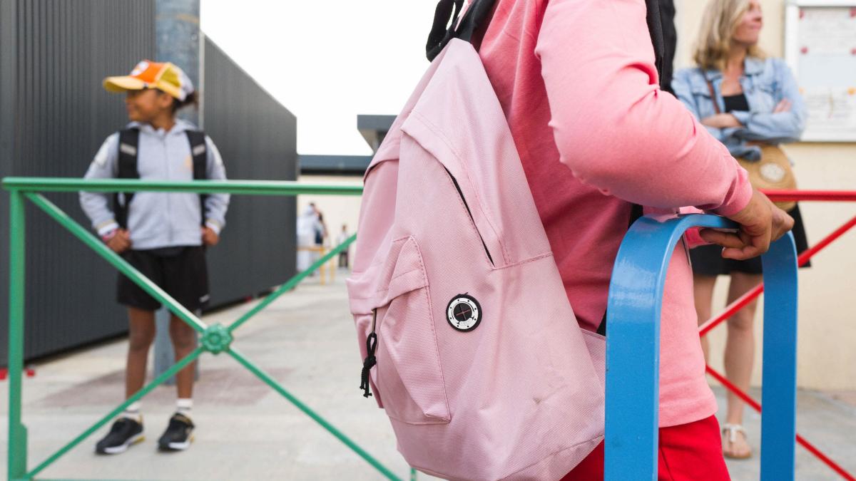 alerta in australia zeci de scoli inchise dupa ce s a descoperit azbest in nisipul de joaca