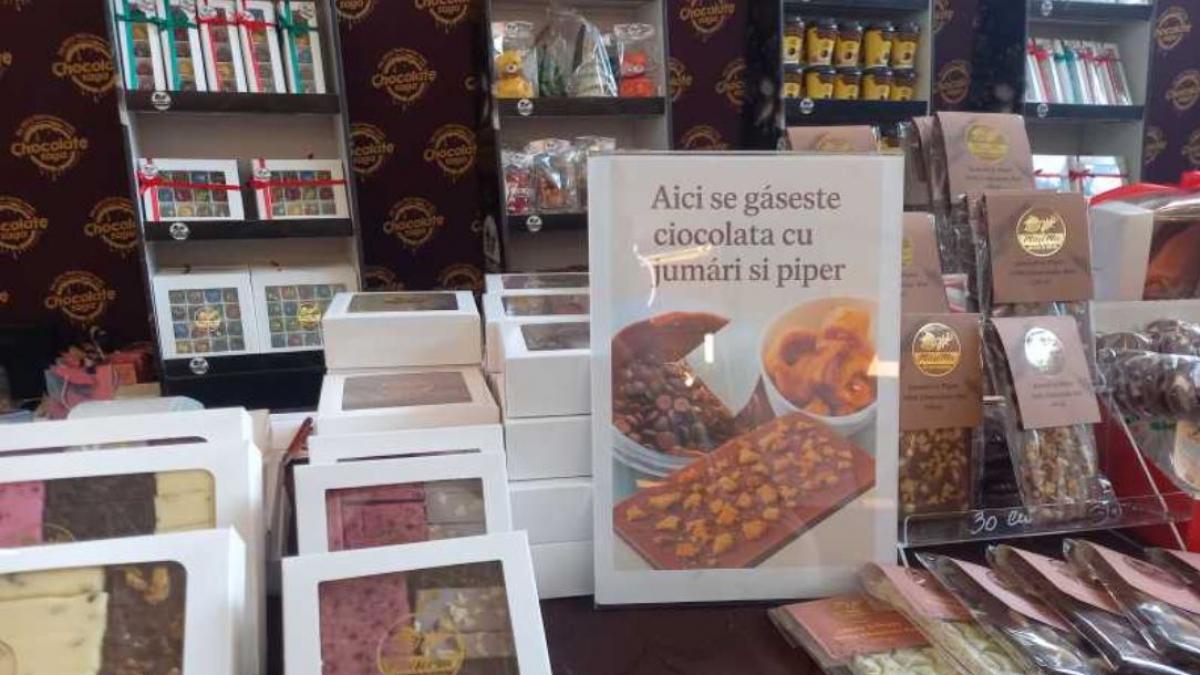 ciocolata cu jumari cu leustean sau coliva si parfumuri cu aroma de palinca si dulceata la festivalul ciocolatei din iasi