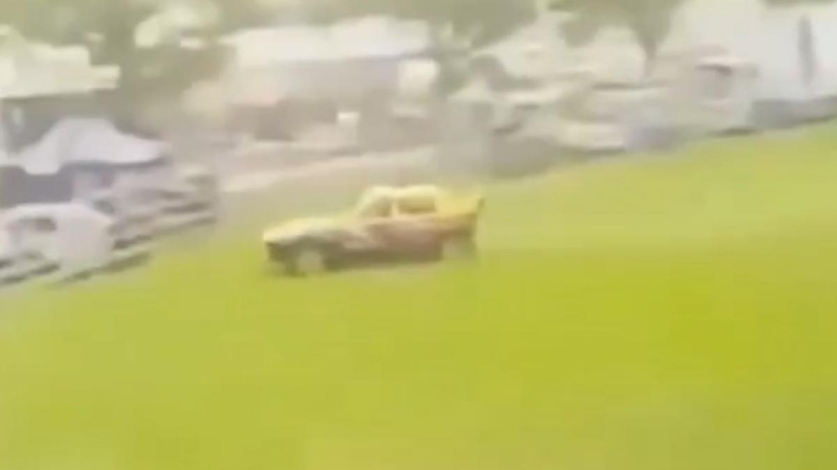 haos la un raliu din australia o masina a intrat direct in spectatori sunt 13 raniti