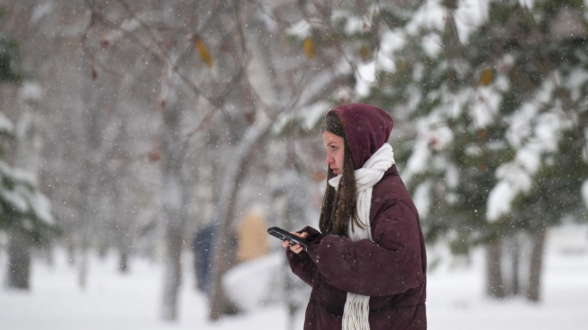 vremea se strica in toata tara anm temperaturile scad brusc si vin ploile la munte va ninge