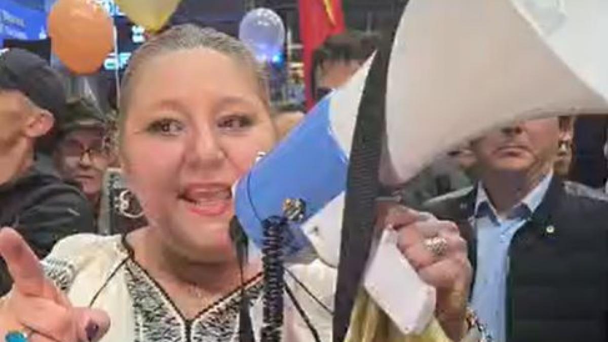 diana sosoaca a tras cu artificii de ziua ei langa ambasada ucrainei jandarmii i au spart petrecerea