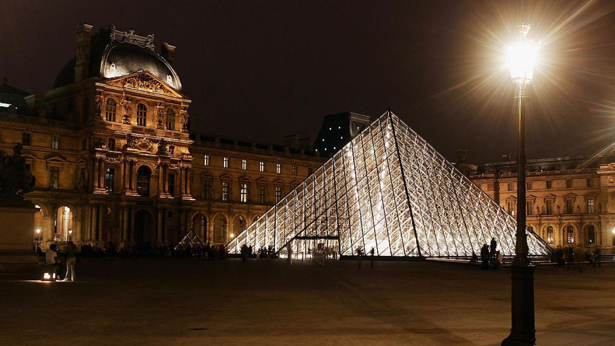 o noua lovitura pentru muzeul luvru galeria campana se inchide din cauza unor probleme structurale la cladire