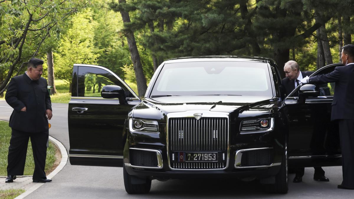 gazprom a preluat controlul companiei aurus care produce limuzinele de lux folosite de putin