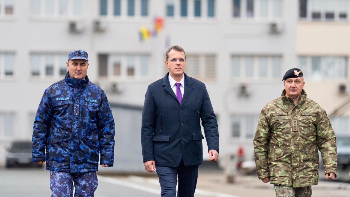 mosteanu m am opus taierii cu 10 a salariilor din aparare mi se pare total inoportun sa ne atingem de motivarea militarilor