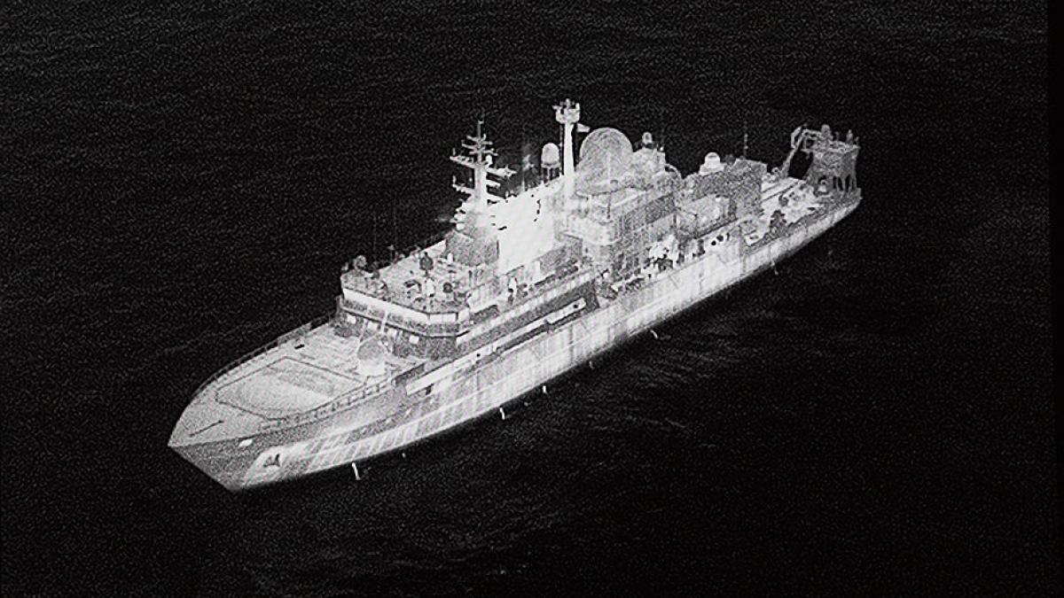 incident in largul coastei britanice o nava de spionaj a rusiei si a indreptat laserele spre pilotii britanici