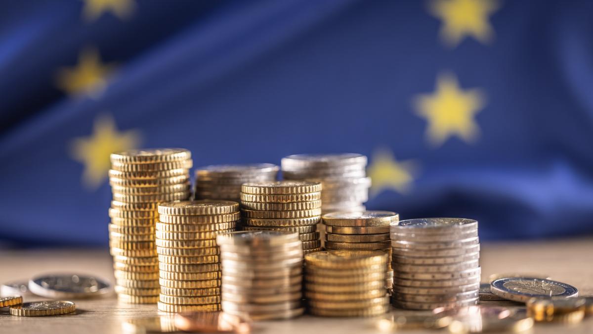 nu mai merge sa traim pe datorie economistii spun ca romania a ajuns sa se imprumute cu aproape 1 miliard de euro saptamanal