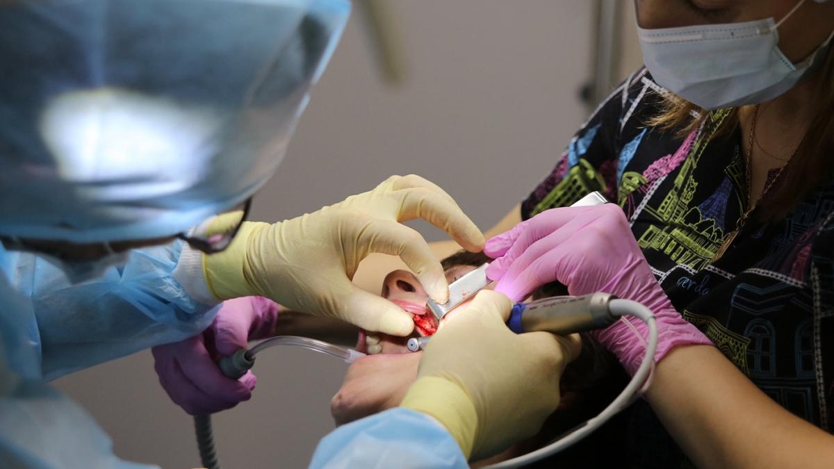 procurorii au cerut analize toxicologice in urma mortii fetitei de doi ani la clinica de stomatologie ce spune colegiul medicilor