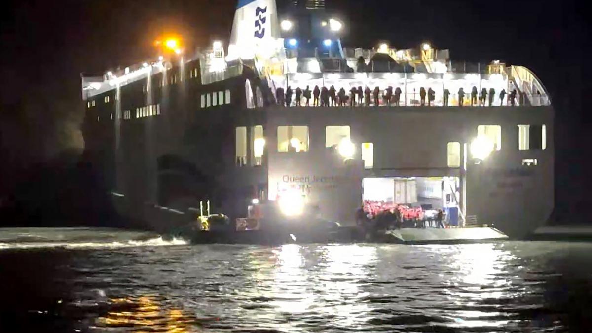 un feribot cu sute de oameni la bord a esuat in apropierea locului catastrofei din 2014 a navei sewol soldata cu peste 300 de morti