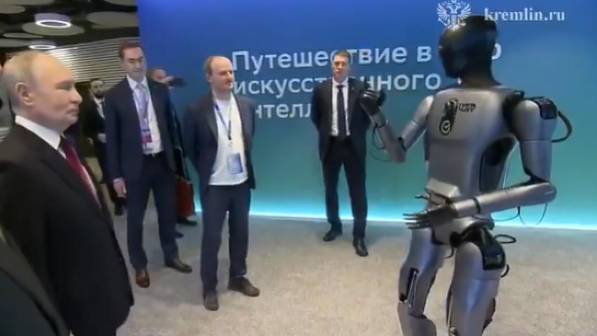 un robot a dansat pentru putin seful de la kremlin a fost multumit ca acesta nu s a prabusit