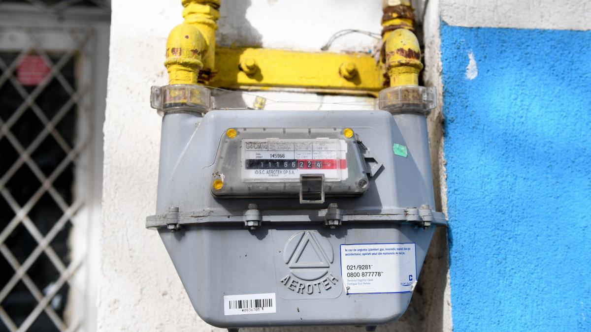 alerta intr un bloc din zalau dupa ce s a simtit miros puternic de gaz 27 de oameni evacuati unul dus la spital