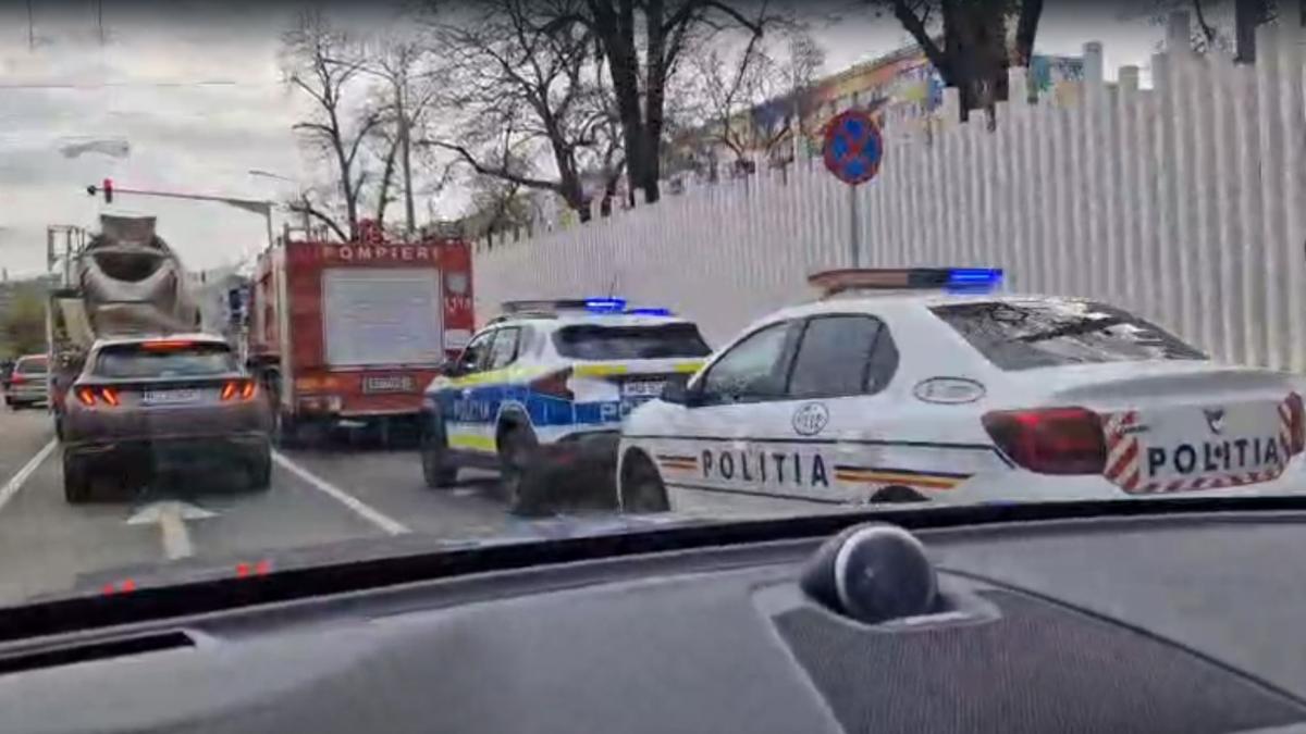 alerta la un liceu din bucuresti dupa ce s a simtit miros de gaze sute de elevi dar si zeci de profesori au fost evacuati