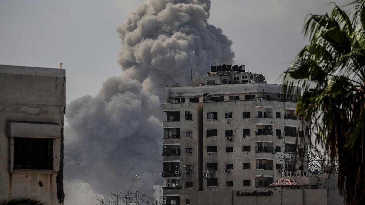 armata israeliana a bombardat gaza 27 de persoane au murit israel si hamas se acuza reciproc de incalcarea armistitiului