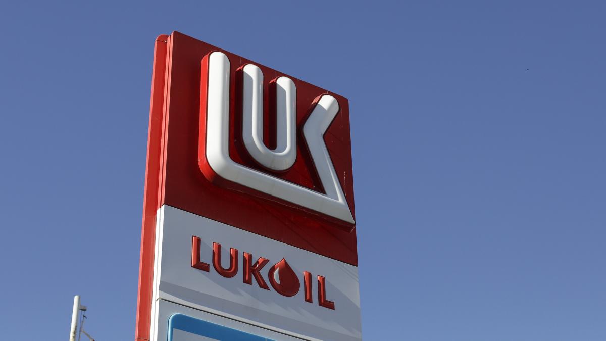 dogioiu despre activele lukoil din tara noastra romania solidara in aplicarea sanctiunilor va fi pregatit un proiect de ordonanta