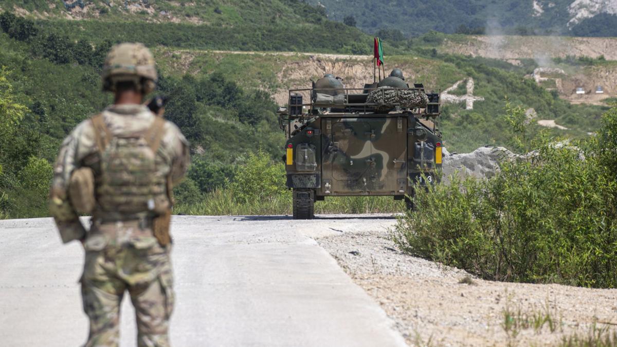 explozie pe linia de demarcatie dintre cele doua corei minister un militar sud coreean a fost ranit