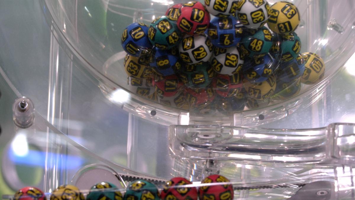 loto 6 49 de joi 20 noiembrie report de peste 7 milioane de euro la joker