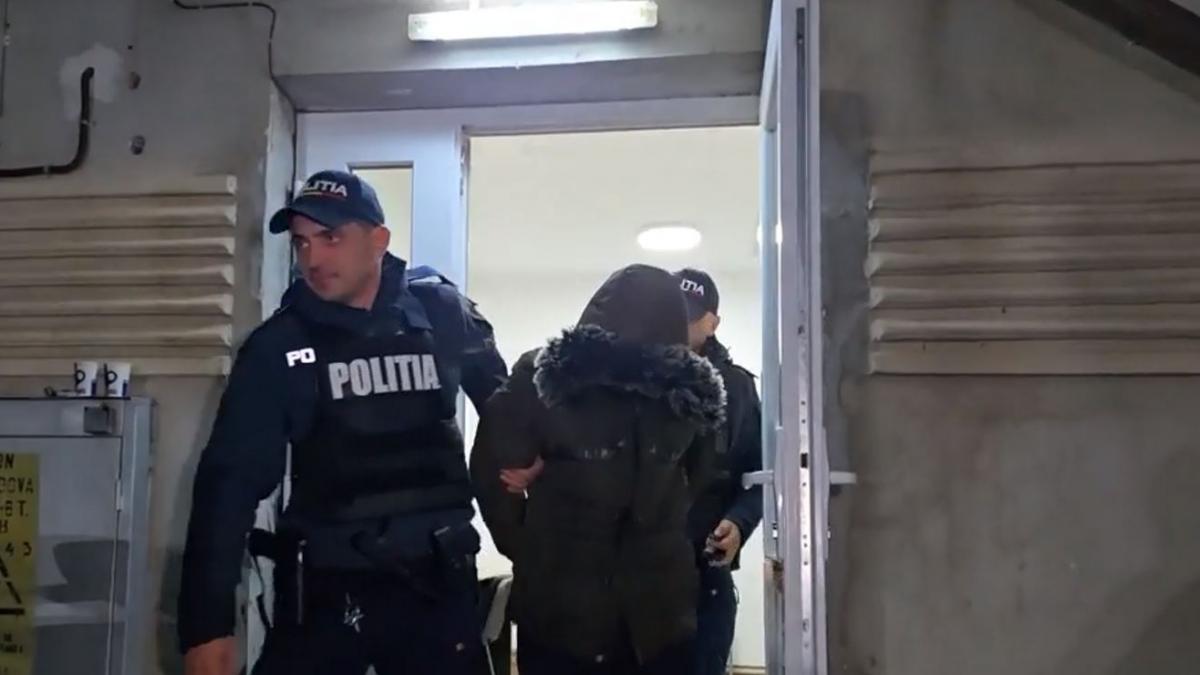 un barbat din botosani a fost retinut dupa ce si a batut iubita minora si bebelusul de 3 luni victimele au fost internate