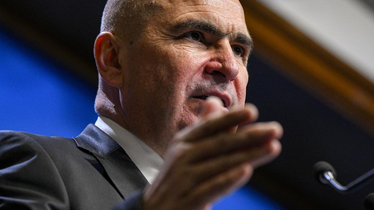 bolojan vrea sa elimine posibilitatea de a locui dupa ce te ai pensionat in locuintele de serviciu sunt vizate si chiriile