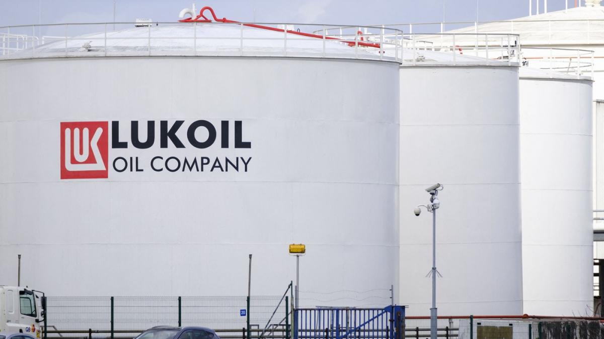 cresc temerile ca rafinaria lukoil din bulgaria va fi vanduta pe bucati gigantul rus ameninta cu procese ce se intampla in romania