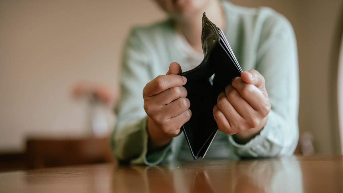 criza in mediul privat val de concedieri si angajari blocate somerii sunt disperati plec in spania