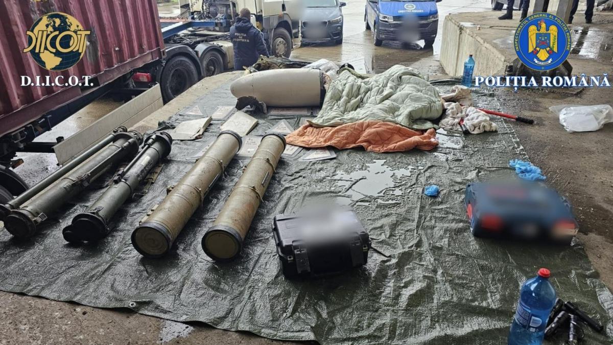 imagini cu armamentul din camionul oprit la vama albita diicot munitia declarata in acte ca fier vechi urma sa ajunga in israel