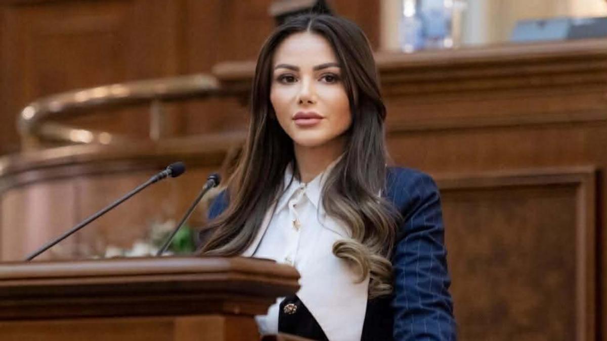 scandal de telenovela cu o senatoare pot a fost luata la bataie de sotia barbatului pe care il vizita intr un apartament din capitala