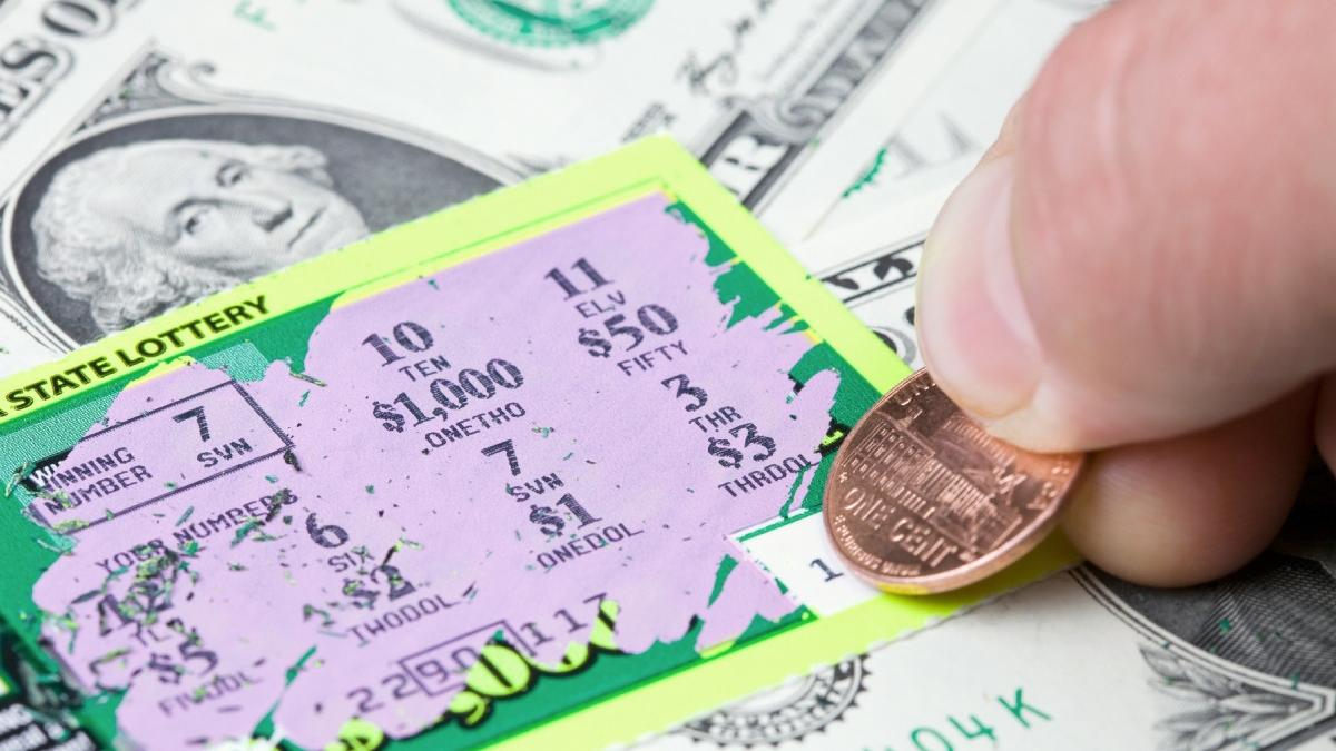 un cuplu din new jersey a castigat de doua ori la loterie in doar sase luni desi sansele erau de unu la doua trilioane