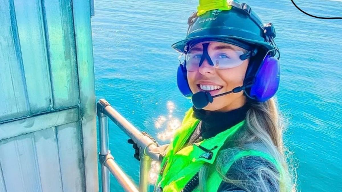 o tanara de 29 de ani castiga 10 000 e pe luna si lucreaza doar 8 luni pe an de ce aproape nimeni nu isi doreste jobul ei