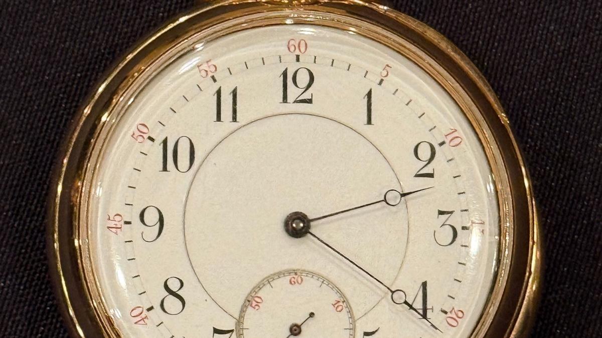 ceasul oprit exact cand s a scufundat titanicul a fost vandut la licitatie pentru suma record de 1 78 milioane de lire sterline