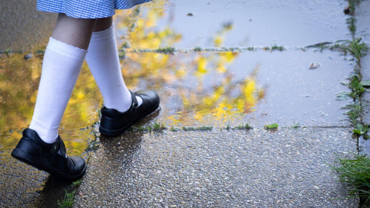 o fata de 12 ani a murit dupa ce a fost obligata sa faca 100 de genuflexiuni pentru ca a intarziat la scoala