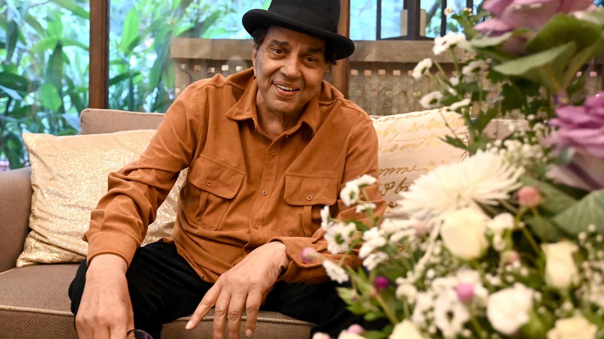 actorul indian dharmendra unul dintre marile staruri de la bollywood a murit la 89 de ani