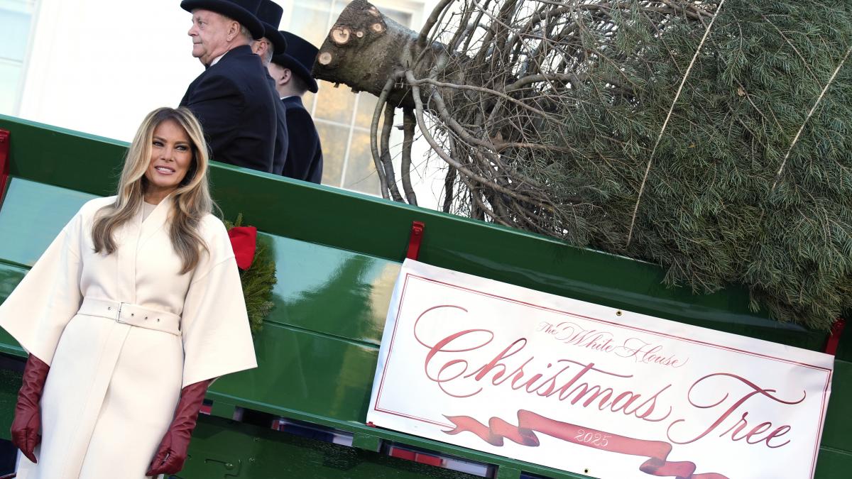 melania trump a primit singura bradul de craciun la casa alba presedintele sua era la telefon cu xi jinping